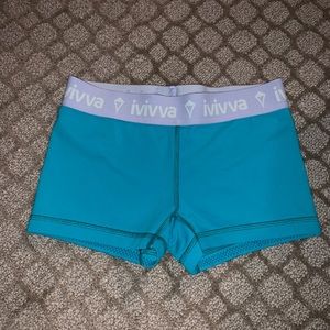 Ivivva booty shorts